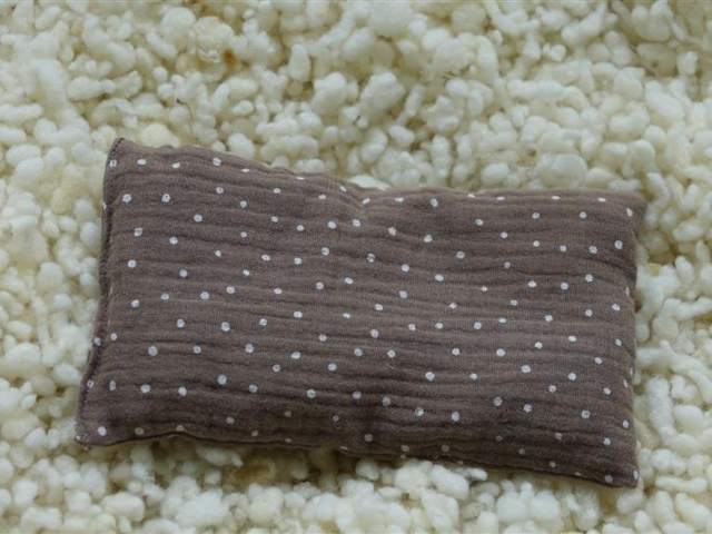 Erdbeerkernkissen braun