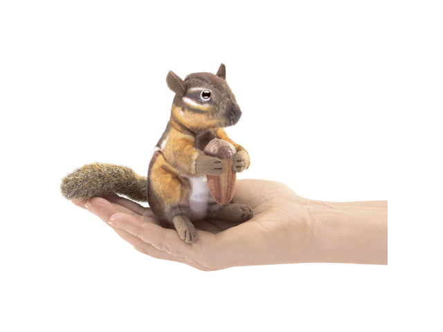 Mini Streifenhörnchen mit Eichel