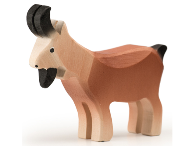 Ziegenbock stehend braun